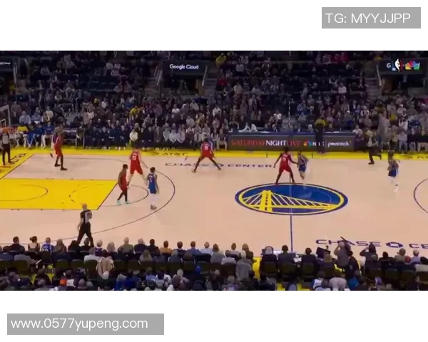 布鲁克洛佩斯：从篮筐之下的巨人到NBA的战术核心