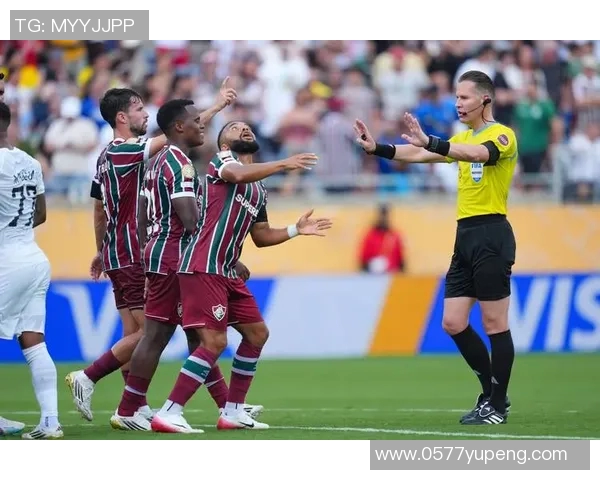 弗鲁米与巴国际的激烈对决展现足球魅力与战术智慧的巅峰较量 弗鲁米与巴国际的激烈对决展现足球魅力与战术智慧的巅峰较量