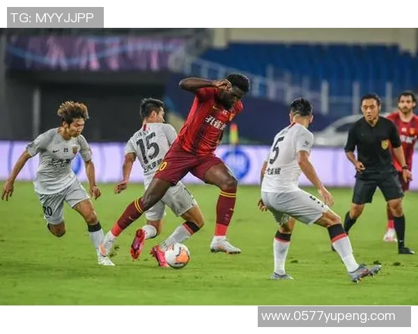 河北华夏与上港激战正酣球迷期待精彩对决与胜负悬念