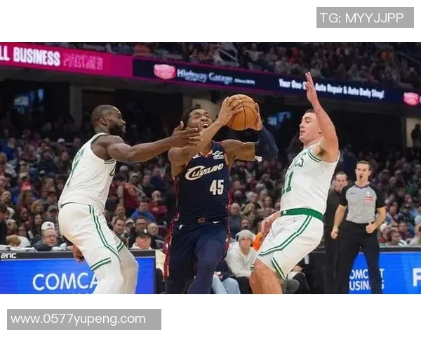 骑士队在11月14日的激战中迎战对手,争夺胜利的精彩瞬间回顾