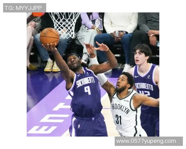 热身赛精彩对决国王队与热火队激战正酣展现篮球魅力与团队合作精神